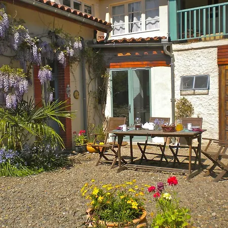 Rue De La Fontaine Bed & Breakfast *