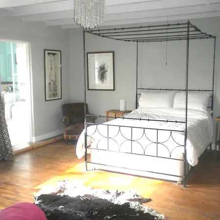 Rue De La Fontaine Bed & Breakfast *